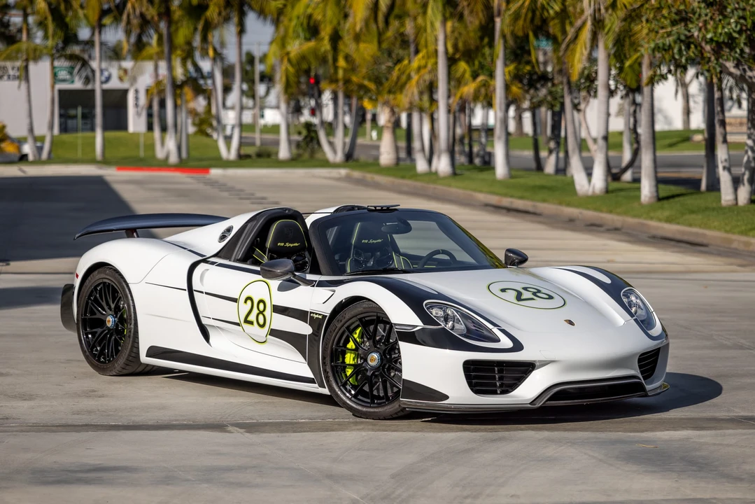 2015 Porsche 918 Spyder - Image 17 of 31
