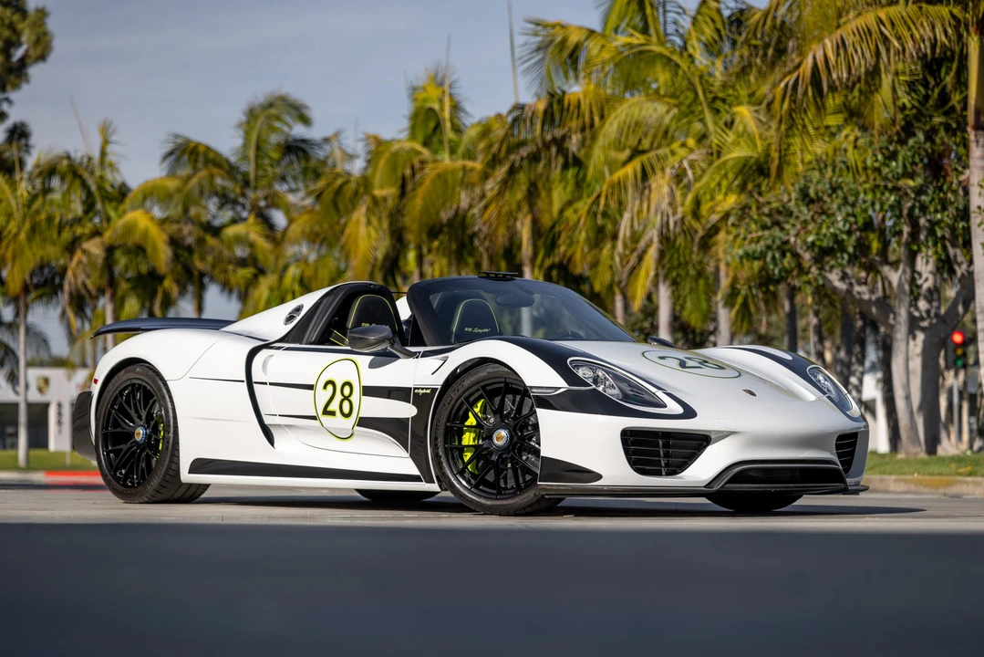 2015 Porsche 918 Spyder - Image 18 of 31