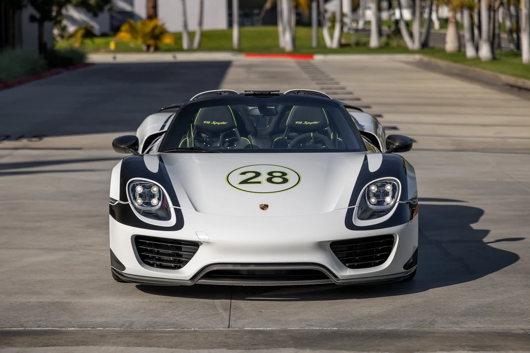 2015 Porsche 918 Spyder - Image 21 of 31