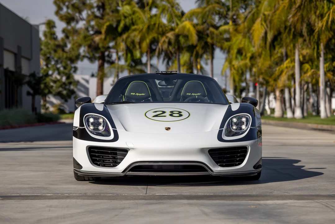 2015 Porsche 918 Spyder - Image 22 of 31