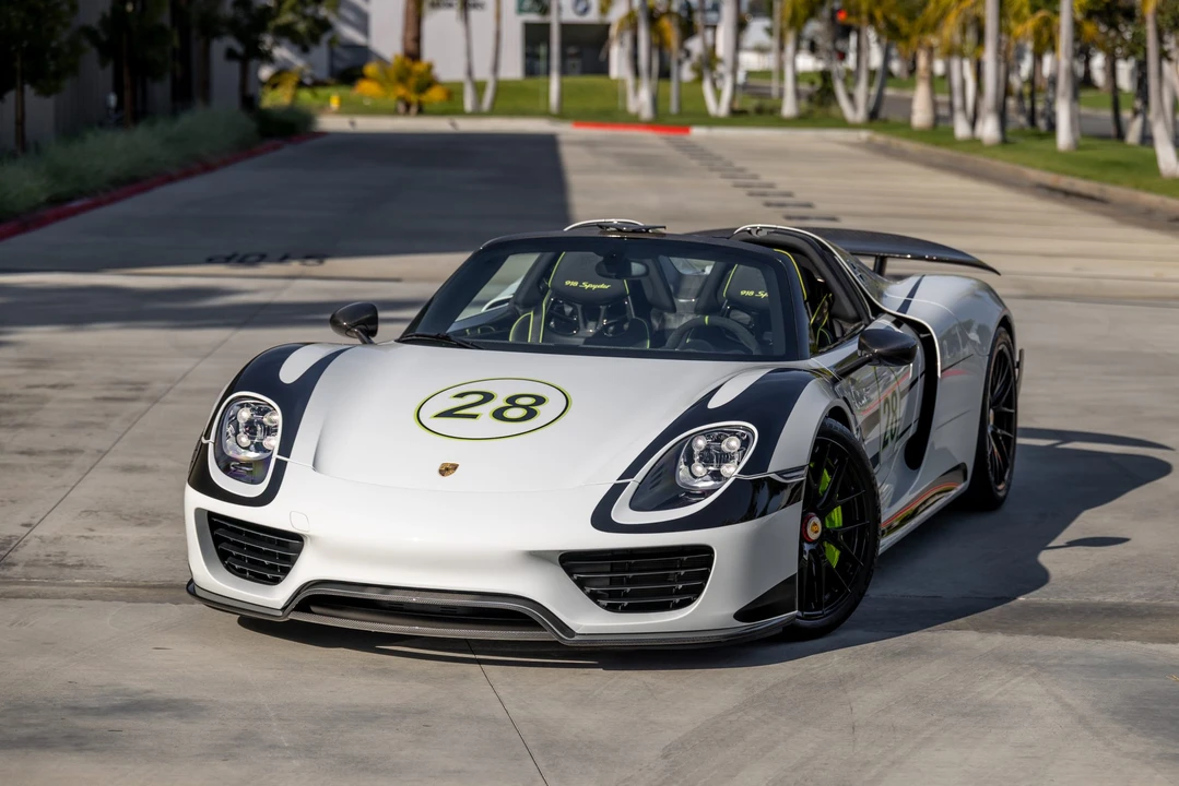 2015 Porsche 918 Spyder - Image 2 of 31
