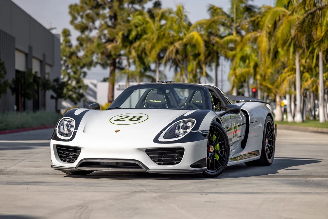 2015 Porsche 918 Spyder - Image 3 of 31