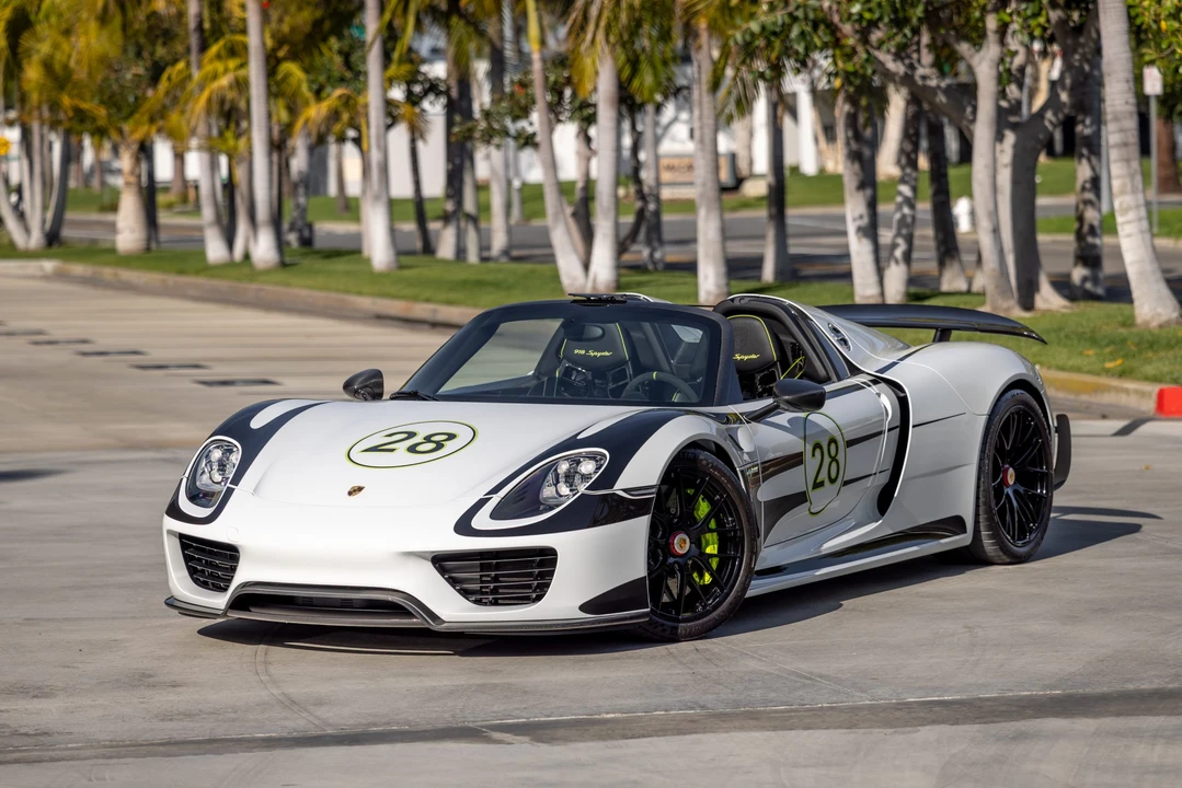 2015 Porsche 918 Spyder - Image 4 of 31