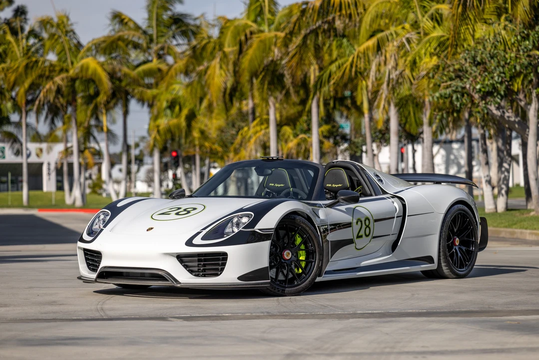 2015 Porsche 918 Spyder - Image 6 of 31