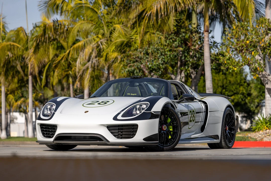 2015 Porsche 918 Spyder - Image 5 of 31