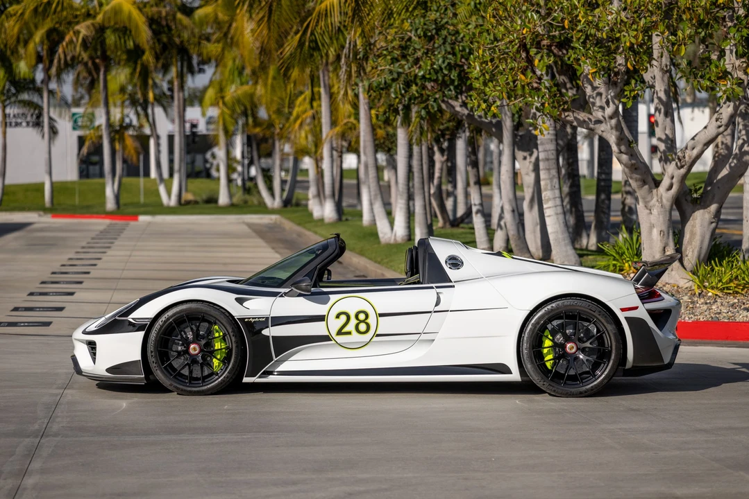 2015 Porsche 918 Spyder - Image 7 of 31