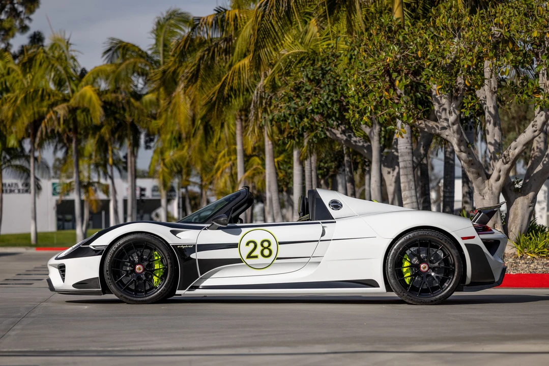 2015 Porsche 918 Spyder - Image 8 of 31