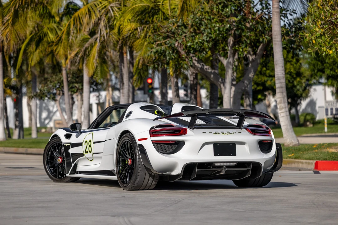 2015 Porsche 918 Spyder - Image 9 of 31