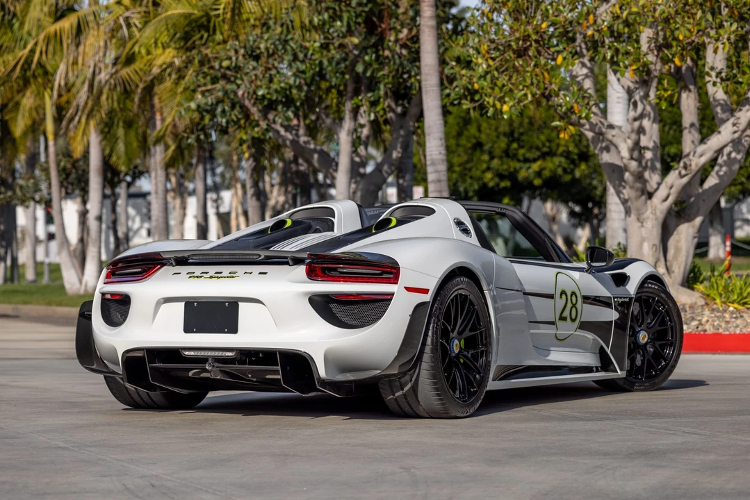 2015 Porsche 918 Spyder - Image 13 of 31