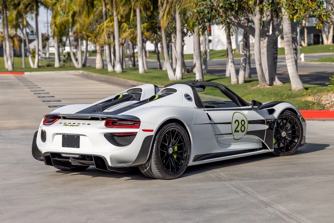 2015 Porsche 918 Spyder - Image 15 of 31