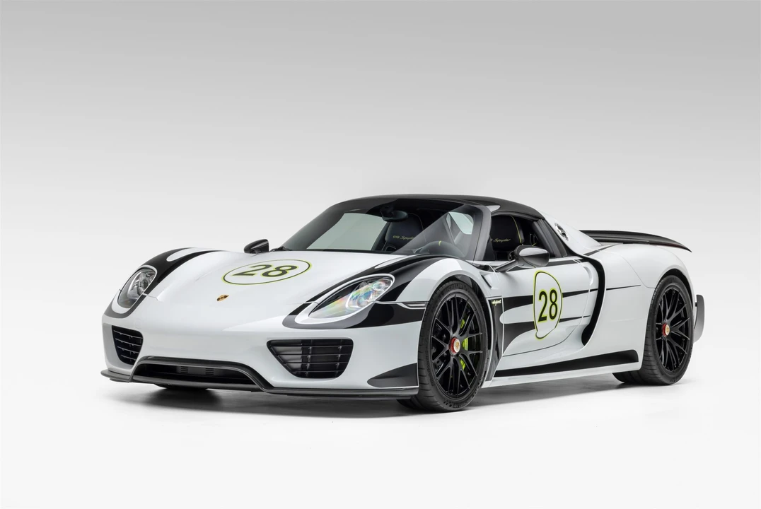 2015 Porsche 918 Spyder - Image 29 of 31