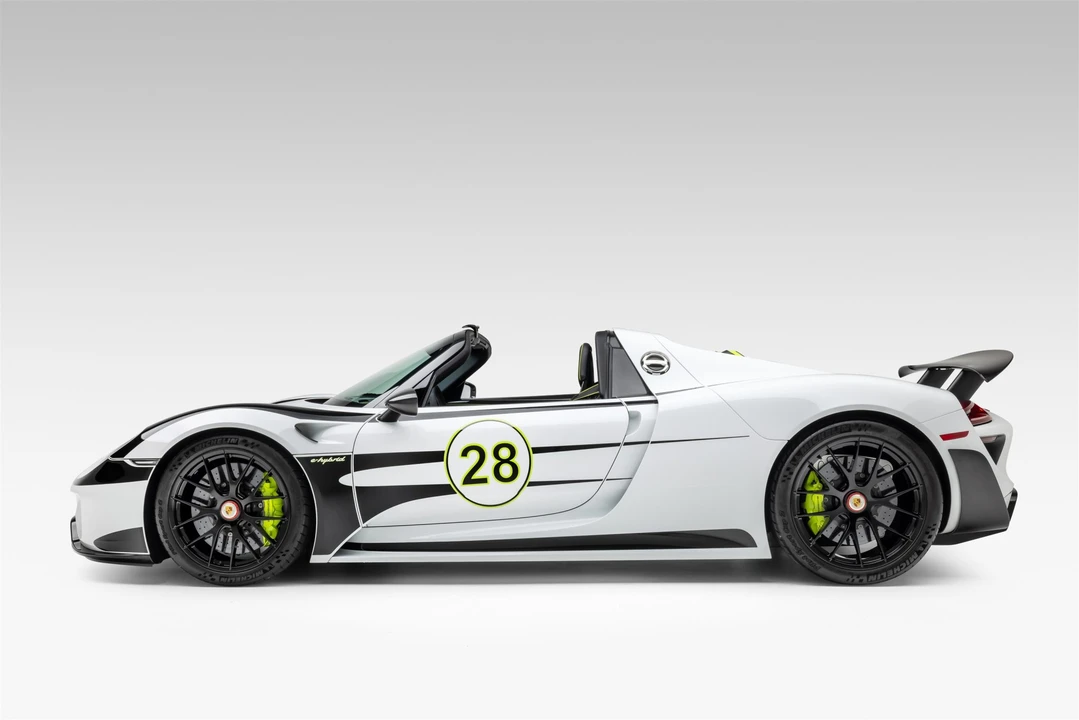 2015 Porsche 918 Spyder - Image 25 of 31