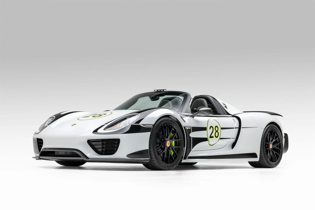 2015 Porsche 918 Spyder - Image 24 of 31