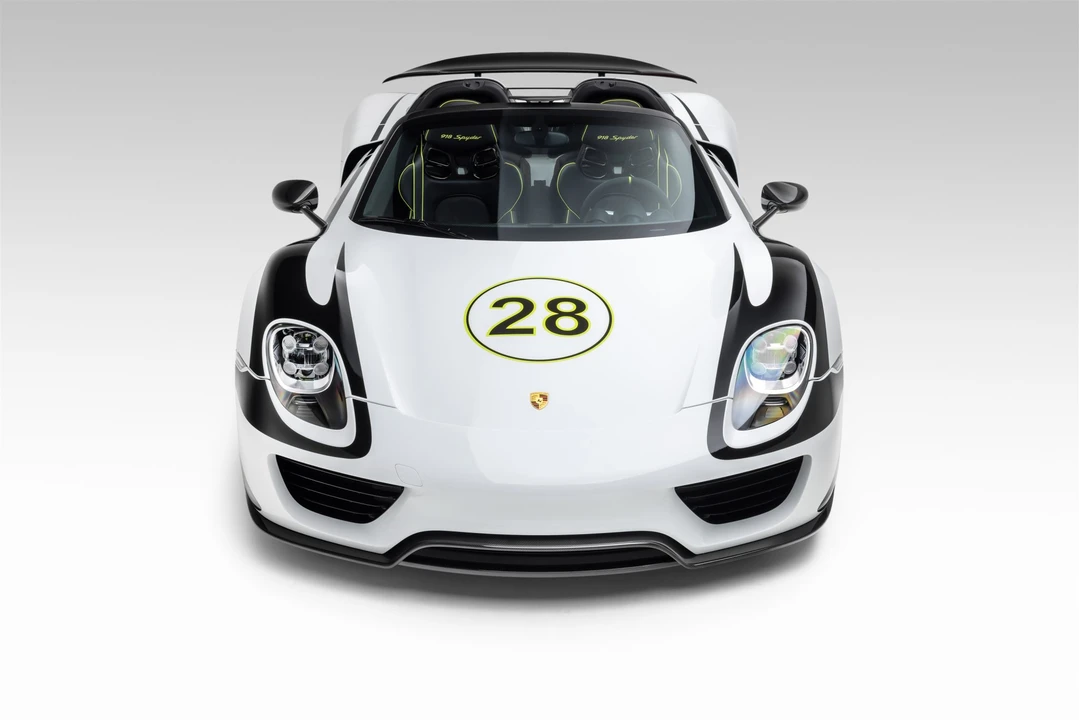 2015 Porsche 918 Spyder - Image 28 of 31