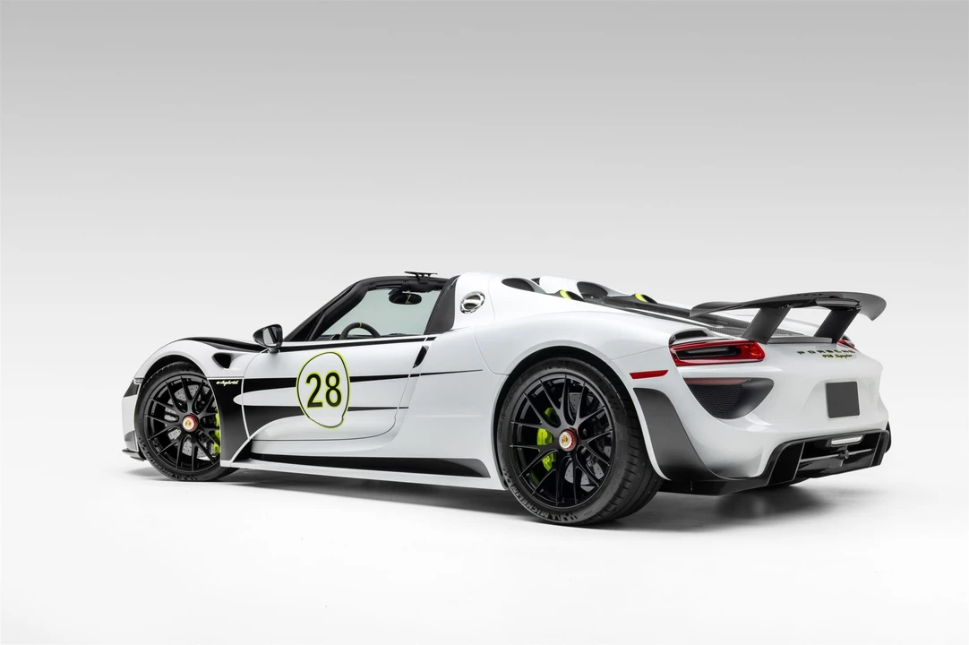 2015 Porsche 918 Spyder - Image 26 of 31