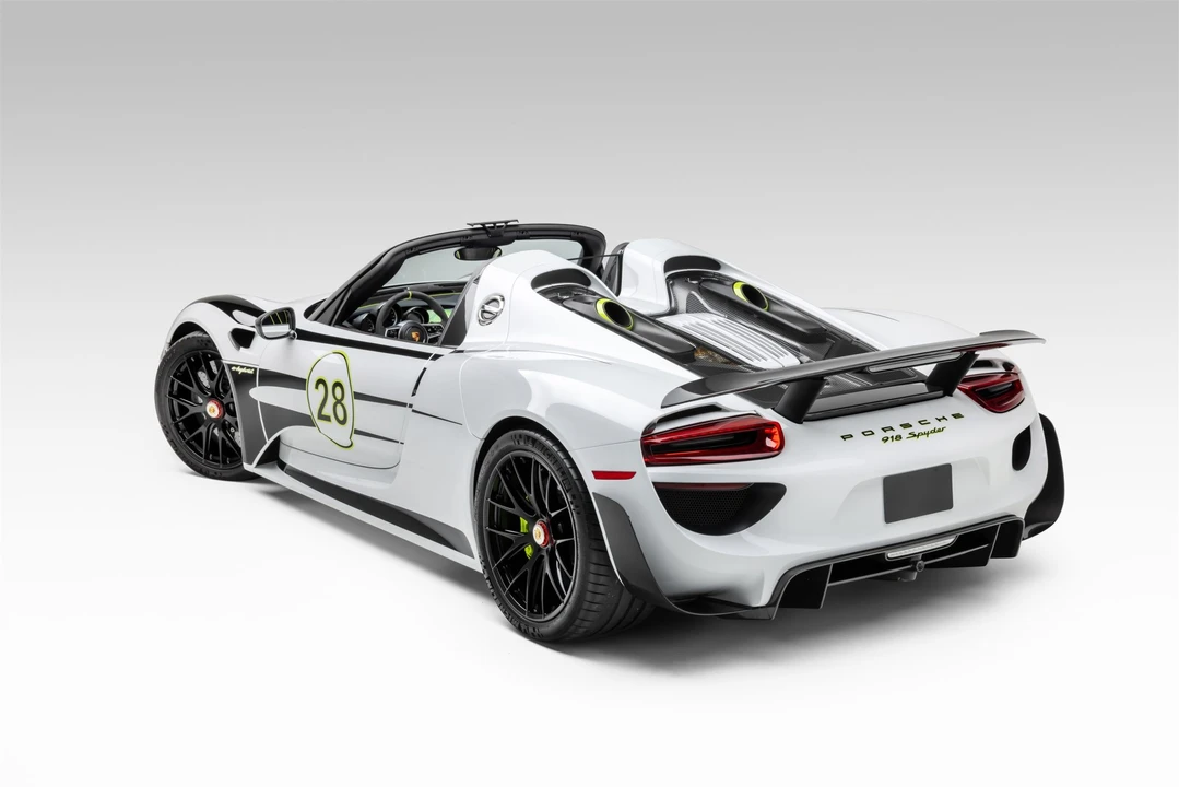 2015 Porsche 918 Spyder - Image 27 of 31