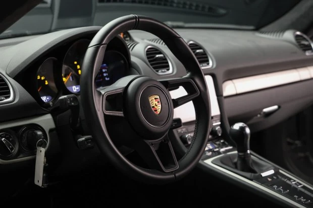 2021 Porsche 718 Cayman GT4 - Image 5 of 7