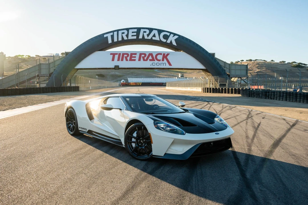 2022 Ford GT 2nd Gen - Image 2 of 31