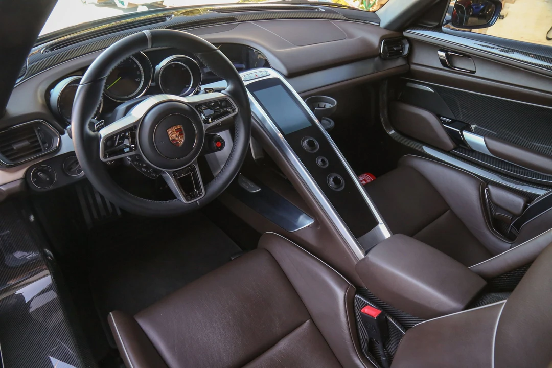 2015 Porsche 918 Spyder - Image 6 of 8