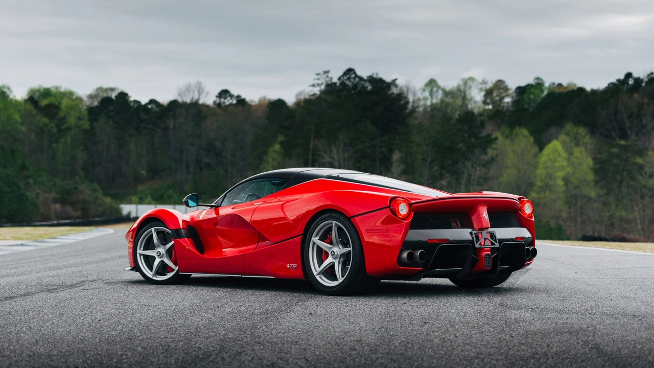 2017 Ferrari LaFerrari Aperta - Image 9 of 31