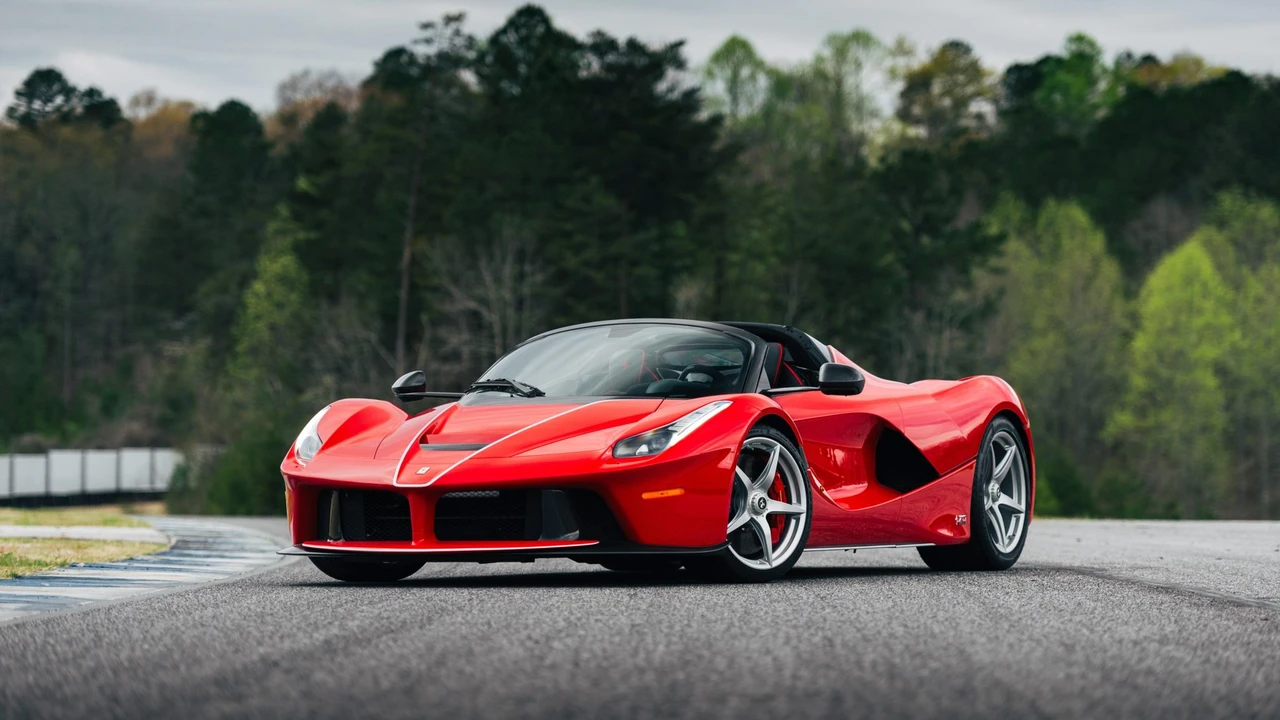 2017 Ferrari LaFerrari Aperta - Image 3 of 31