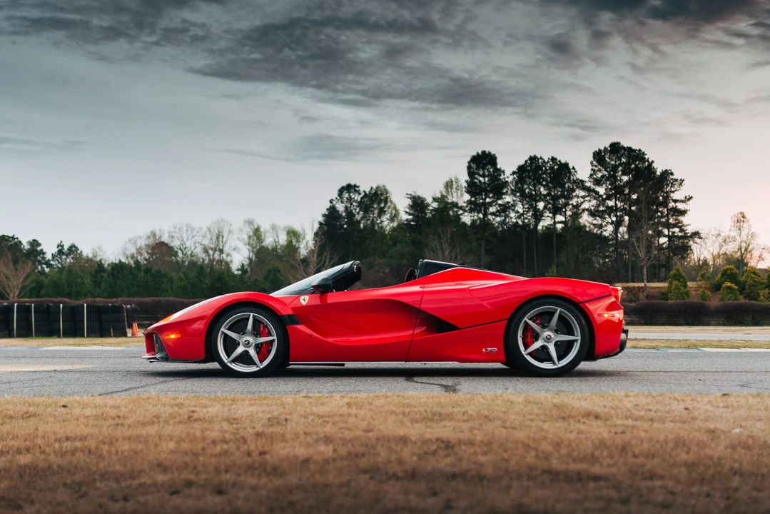 2017 Ferrari LaFerrari Aperta - Image 7 of 31