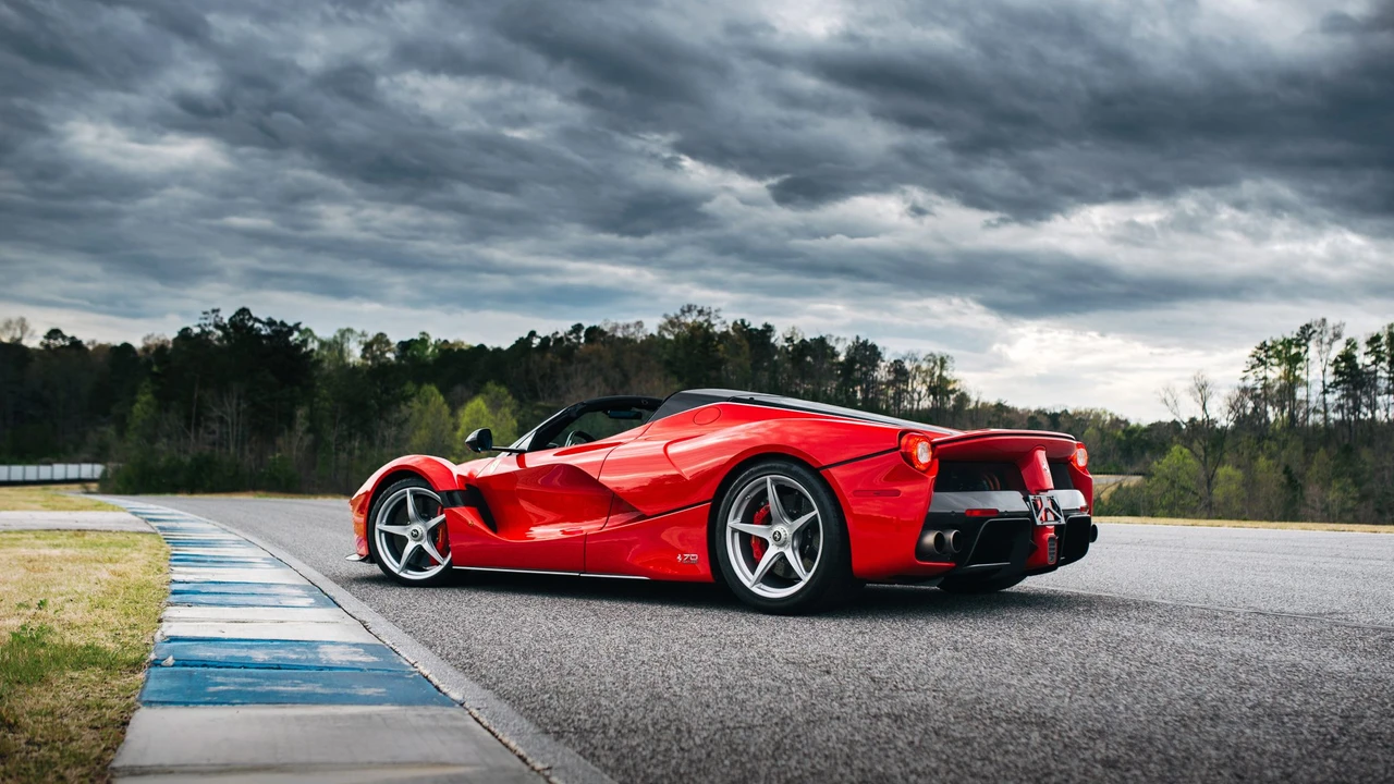 2017 Ferrari LaFerrari Aperta - Image 8 of 31