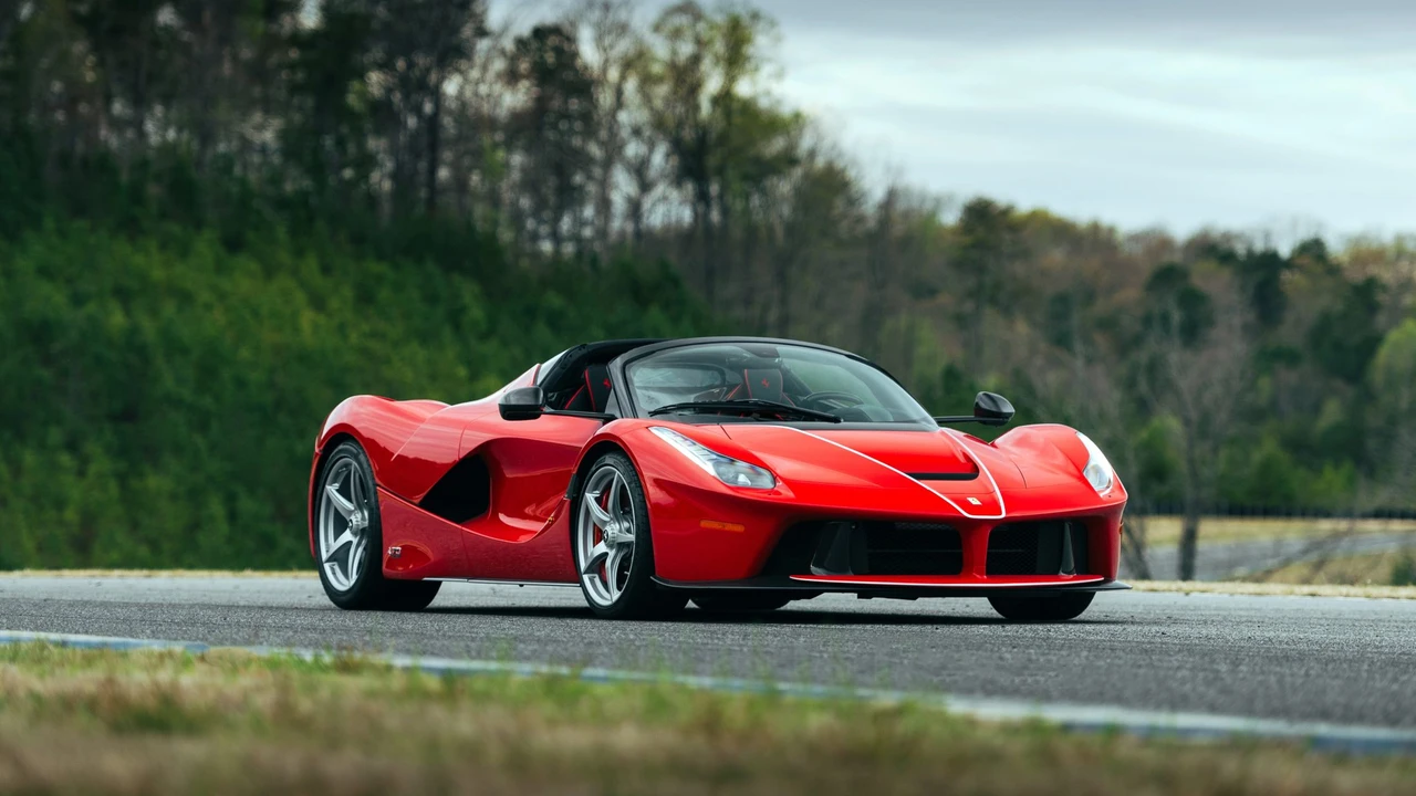2017 Ferrari LaFerrari Aperta - Image 17 of 31