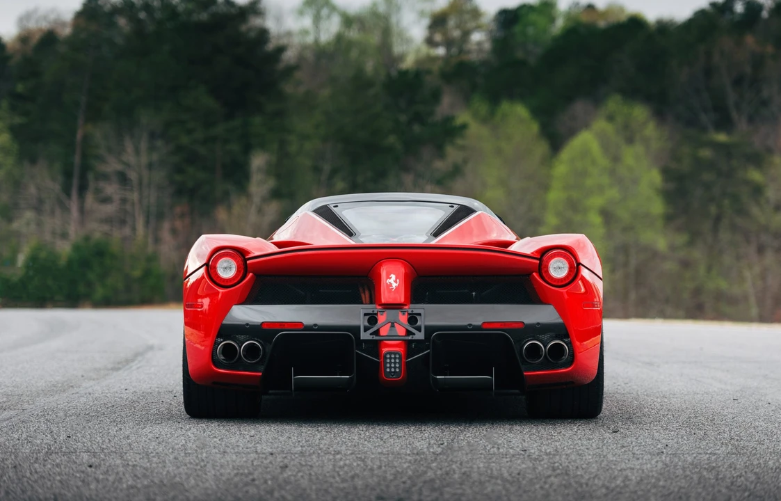 2017 Ferrari LaFerrari Aperta - Image 12 of 31