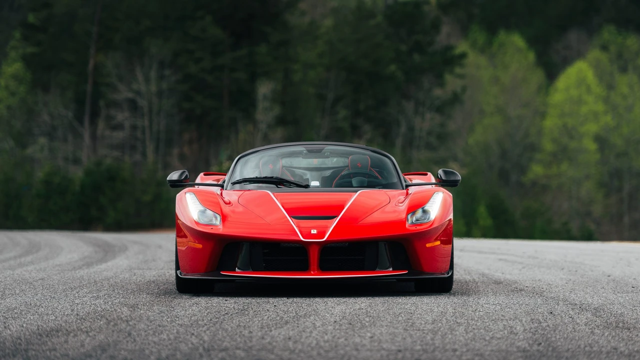 2017 Ferrari LaFerrari Aperta - Image 19 of 31