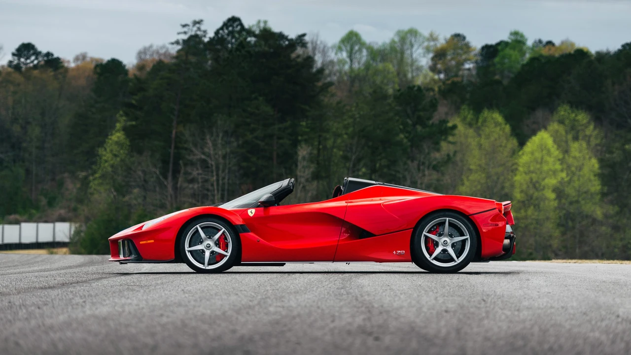 2017 Ferrari LaFerrari Aperta - Image 6 of 31