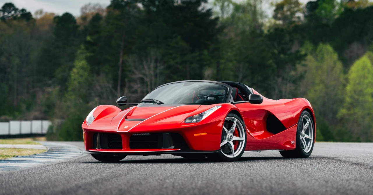 2017 Ferrari LaFerrari Aperta - Image 4 of 31