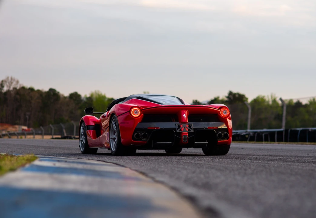 2017 Ferrari LaFerrari Aperta - Image 11 of 31