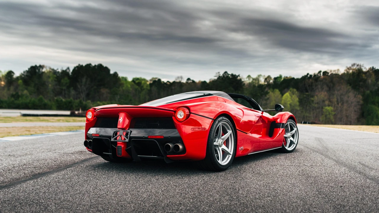 2017 Ferrari LaFerrari Aperta - Image 13 of 31