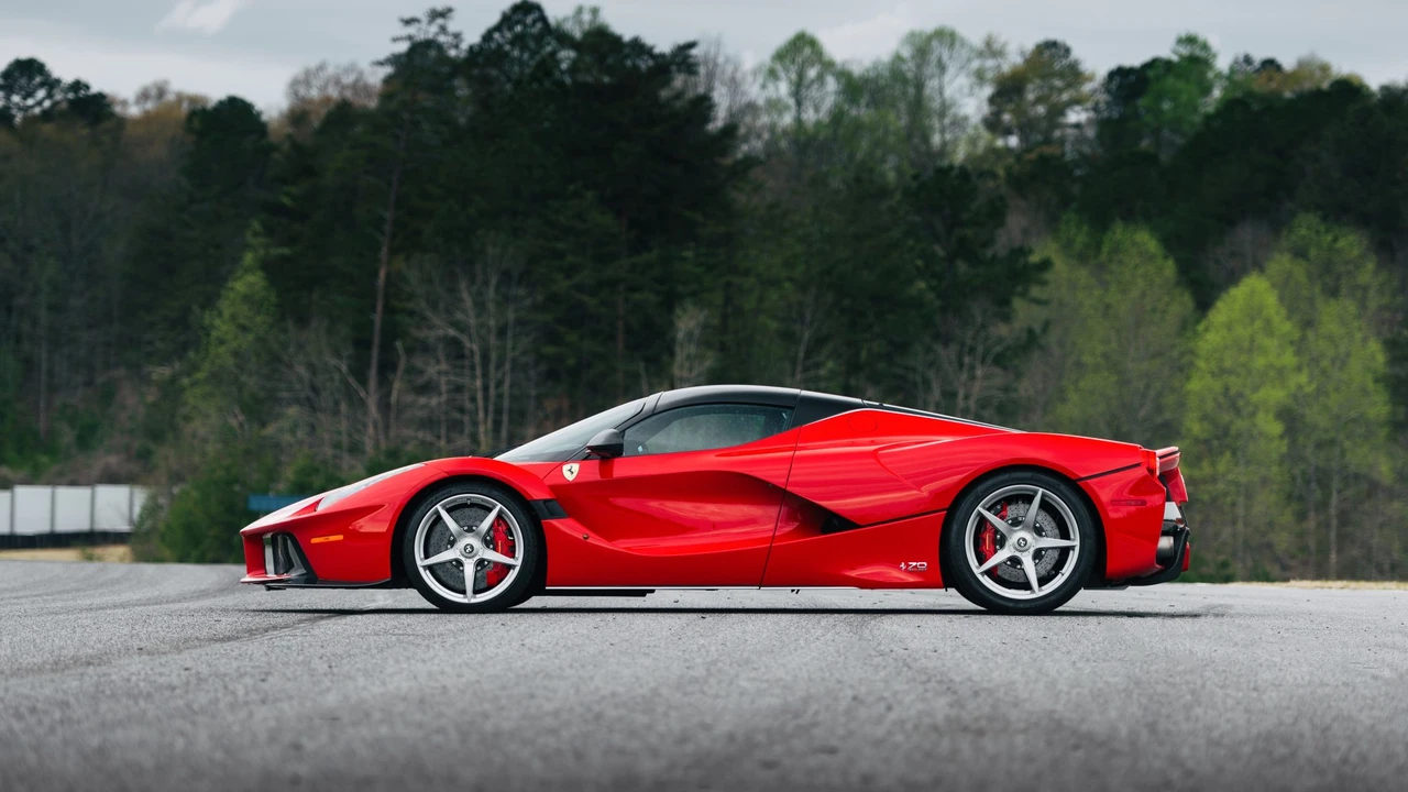 2017 Ferrari LaFerrari Aperta - Image 5 of 31