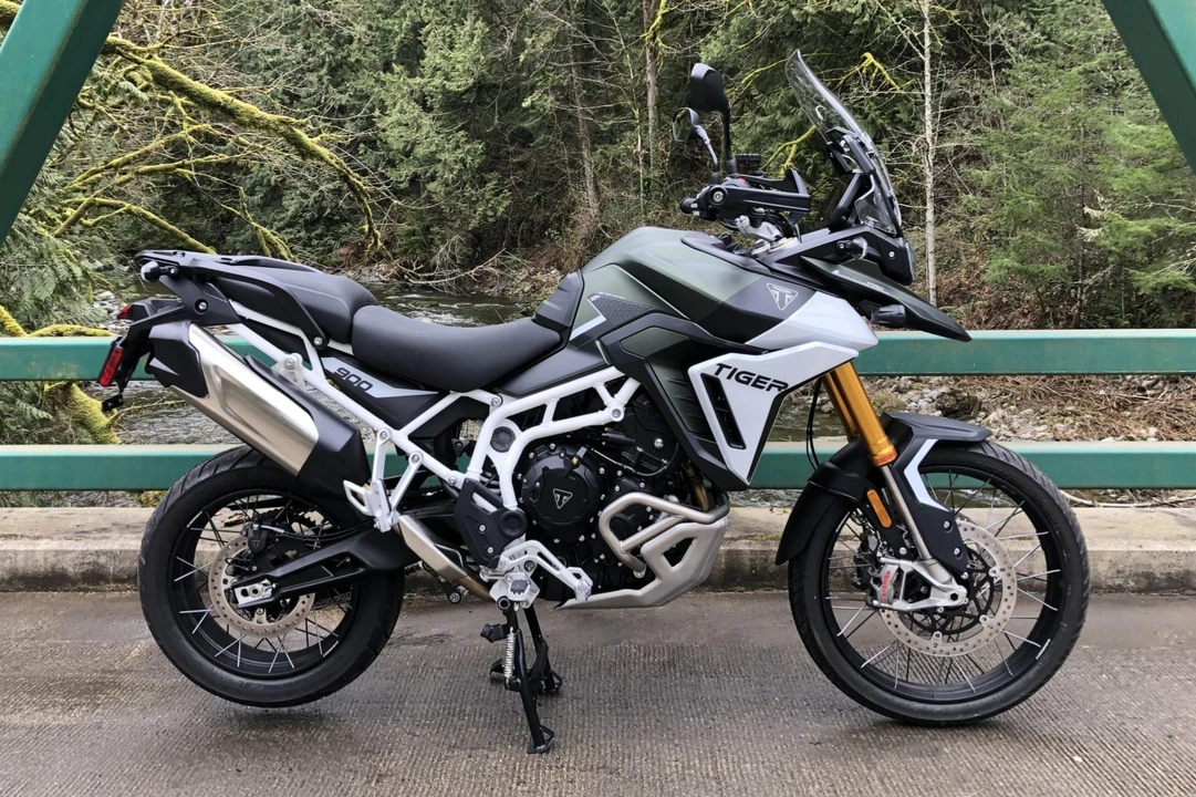 2025 Triumph Tiger (Triumph Motorcycles) - Image 3 of 6