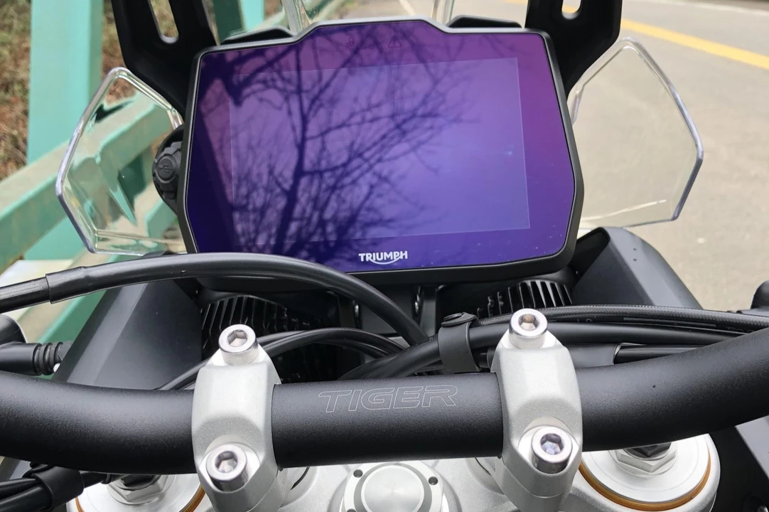 2025 Triumph Tiger (Triumph Motorcycles) - Image 4 of 6