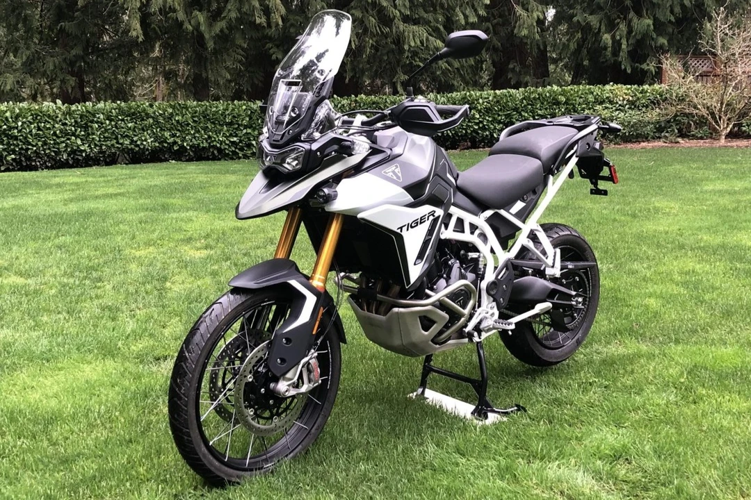 2025 Triumph Tiger (Triumph Motorcycles) - Image 2 of 6