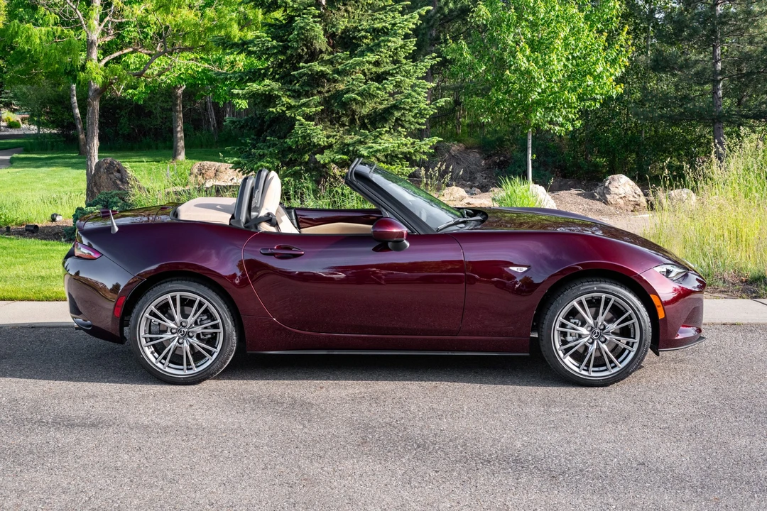 2025 Mazda ND MX-5 Miata - Image 5 of 31