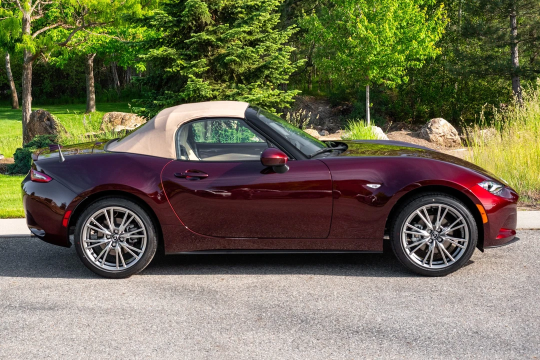 2025 Mazda ND MX-5 Miata - Image 13 of 31
