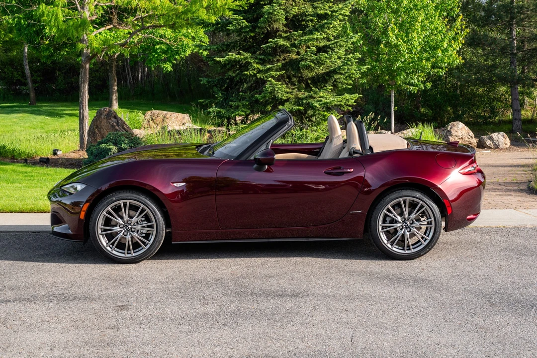2025 Mazda ND MX-5 Miata - Image 9 of 31