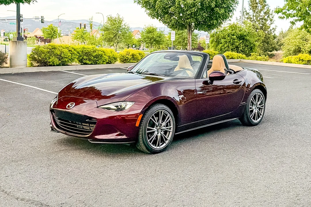 2025 Mazda ND MX-5 Miata - Image 10 of 31