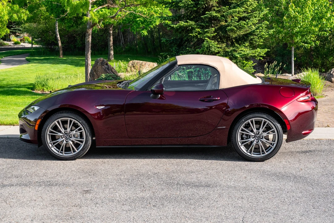2025 Mazda ND MX-5 Miata - Image 17 of 31