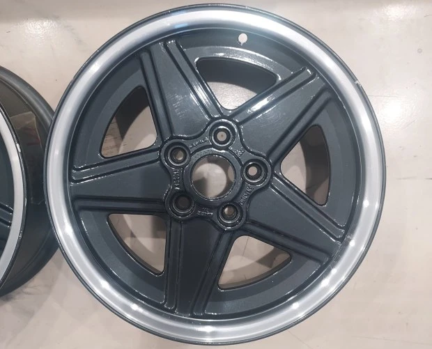 Parts & Memorabilia Other Wheels - Image 2 of 3