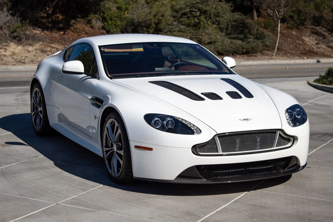 2016 Aston Martin V12 Vantage (2010-2018) - Image 3 of 31