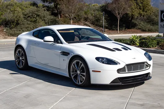 2016 Aston Martin V12 Vantage (2010-2018) - Image 2 of 31