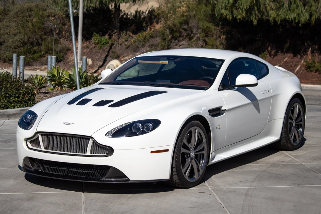 2016 Aston Martin V12 Vantage (2010-2018) - Image 1 of 31