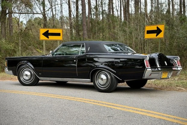 1971 Lincoln Continental Mark III - Image 3 of 8