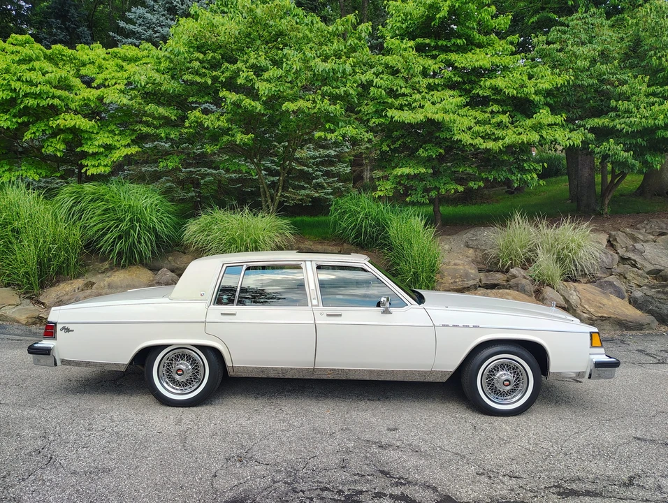 1983 Buick Electra - Image 29 of 31