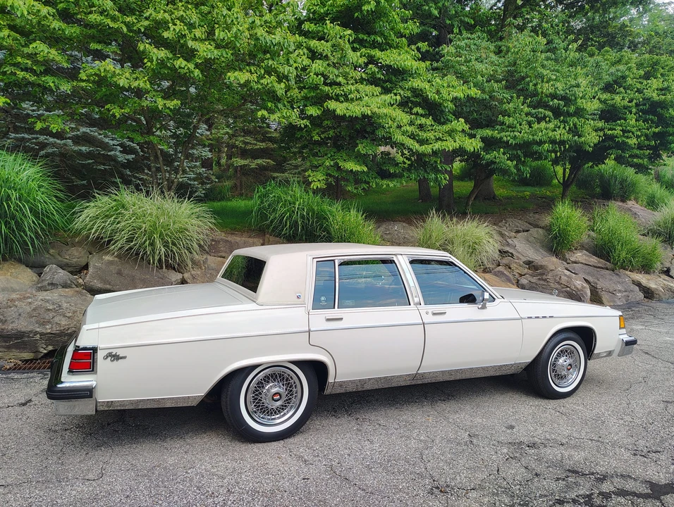 1983 Buick Electra - Image 26 of 31